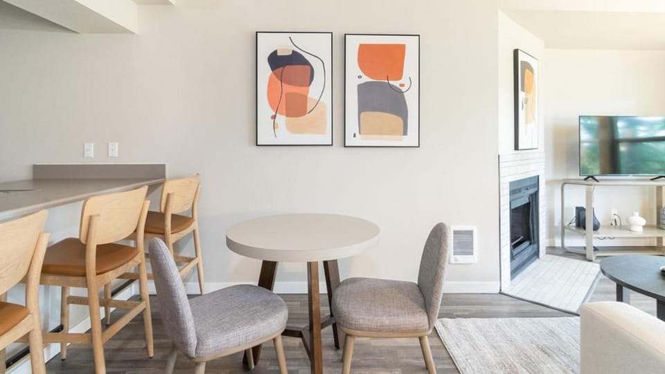 Landing Modern Apartment with Amazing Amenities (ID9692X16) Apartment in Paine Lake Stickney