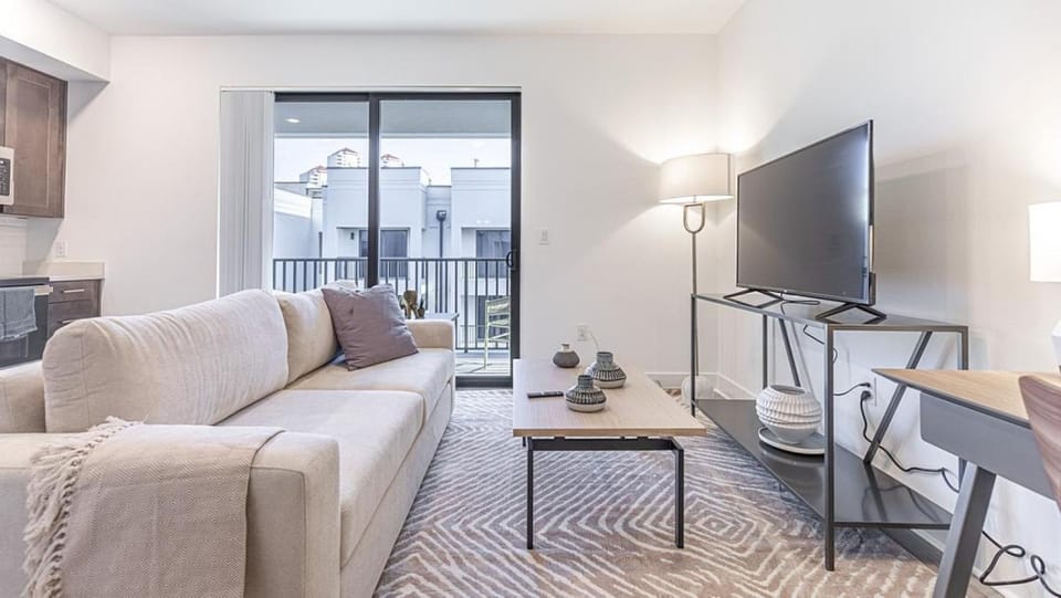 Landing Modern Apartment with Amazing Amenities (ID7967X26) Apartment in Fort Myers