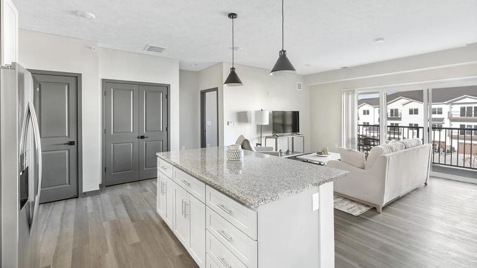 Landing Modern Apartment with Amazing Amenities (ID1002X858) Apartment in Iowa