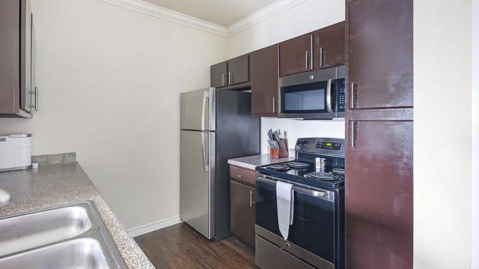 Landing Modern Apartment with Amazing Amenities (ID1220X204) Apartment in Rosenberg