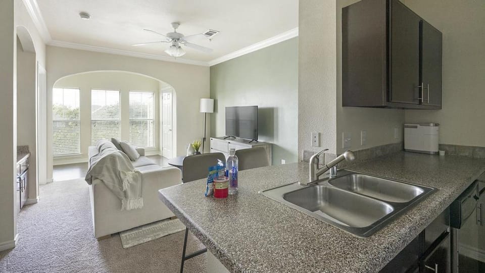 Landing Modern Apartment with Amazing Amenities (ID1220X204) Apartment in Rosenberg