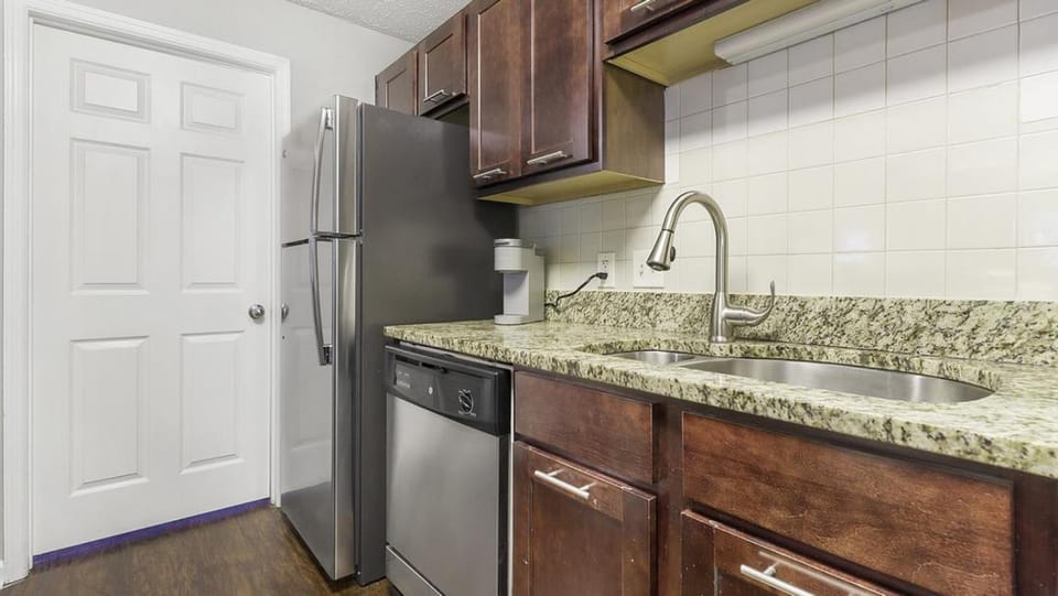 Landing Modern Apartment with Amazing Amenities (ID2086X33) Apartment in Sandy Springs