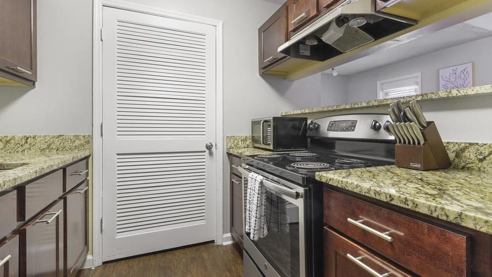 Landing Modern Apartment with Amazing Amenities (ID2086X33) Apartment in Sandy Springs