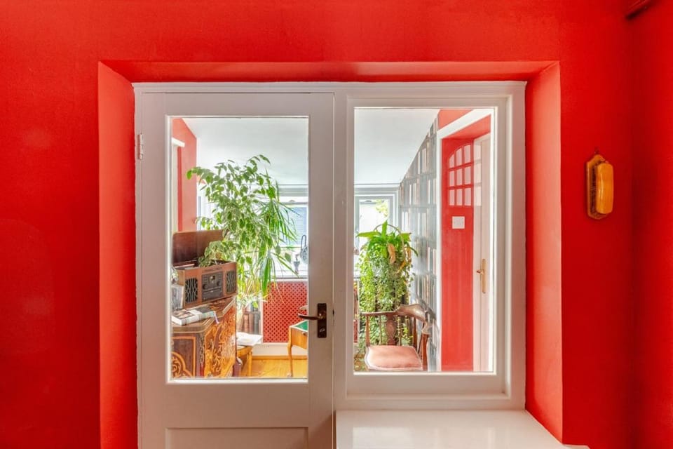 Bright large double with sole use lovely separate bath only Vacation rental in Bexhill