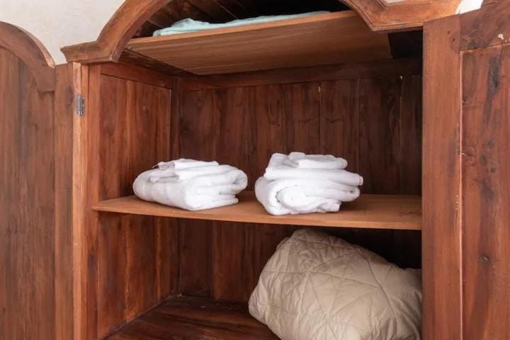 towels, wardrobe
