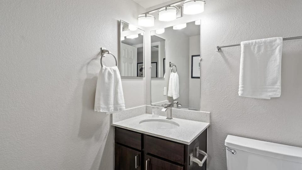 Landing Modern Apartment with Amazing Amenities (ID7072X71) Apartment in Dallas