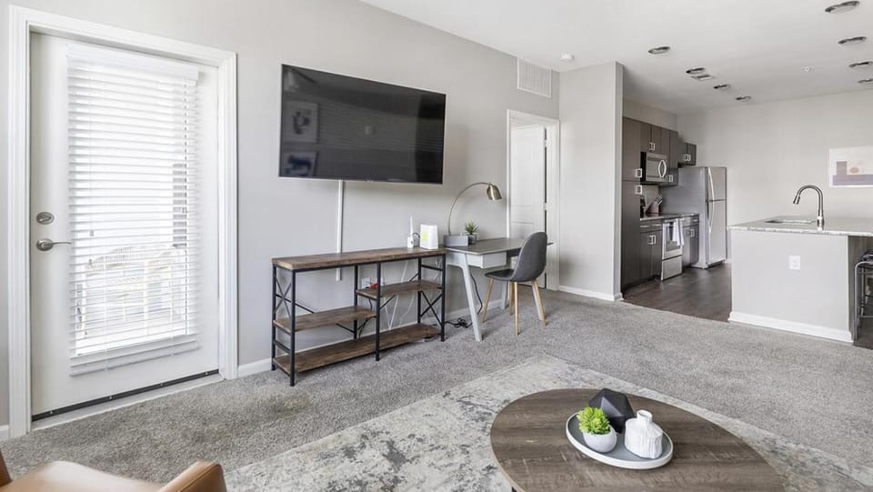 Landing Modern Apartment with Amazing Amenities (ID2797X83) Apartment in Huntsville
