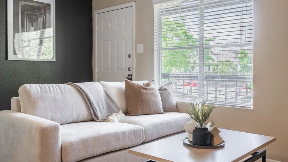 Landing Modern Apartment with Amazing Amenities (ID9665X12) Apartment in Seabrook