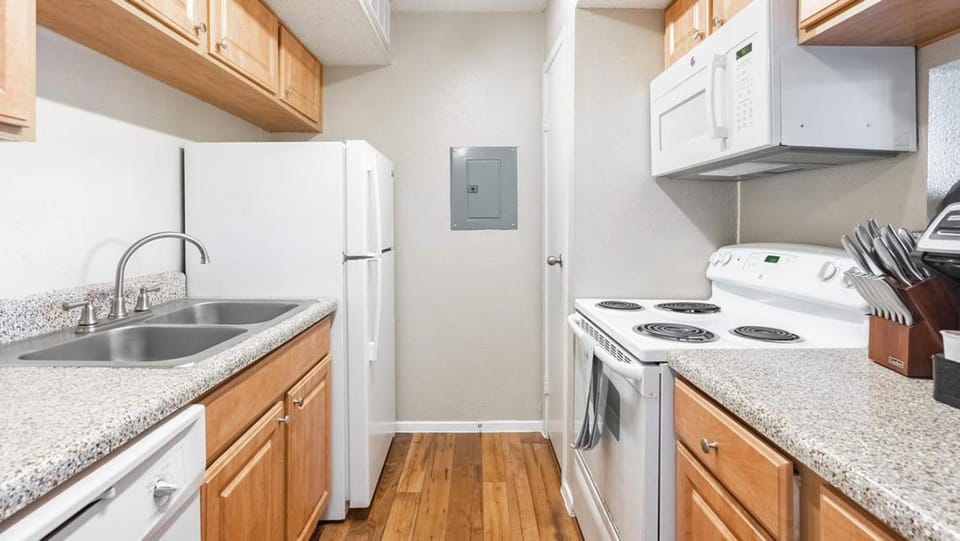 Landing Modern Apartment with Amazing Amenities (ID9665X12) Apartment in Seabrook