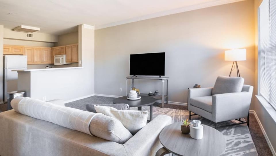 Landing Modern Apartment with Amazing Amenities (ID8628X77) Apartment in Tulsa