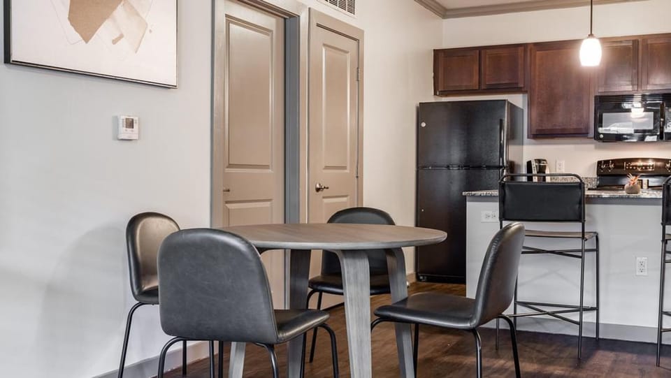 Landing Modern Apartment with Amazing Amenities (ID8187X12) Apartment in Round Rock