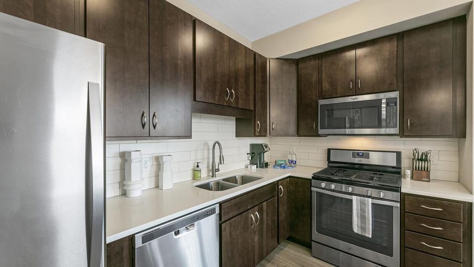 Landing Modern Apartment with Amazing Amenities (ID8029X26) Apartment in Edina