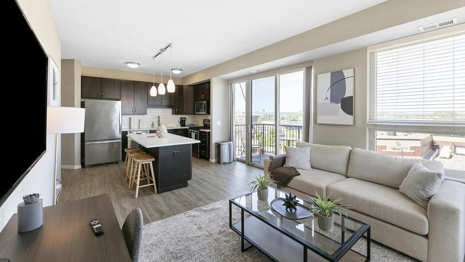 Landing Modern Apartment with Amazing Amenities (ID8029X26) Apartment in Edina