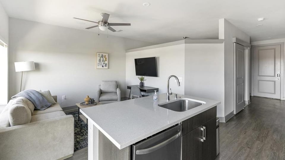 Landing Modern Apartment with Amazing Amenities (ID7967X54) Apartment in Plano