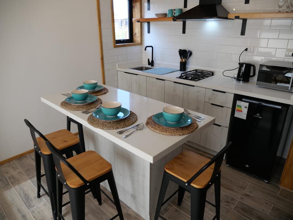 Coffee/tea facilities, Dining area, minibar