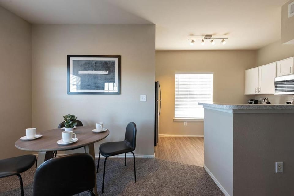 Landing Modern Apartment with Amazing Amenities (ID7688X5) Apartment in Round Rock