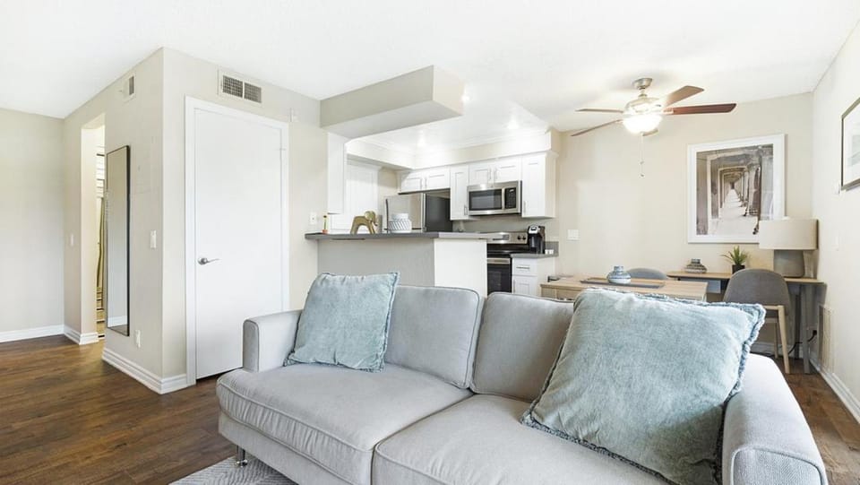 Landing Modern Apartment with Amazing Amenities (ID8313X81) Apartment in Chino