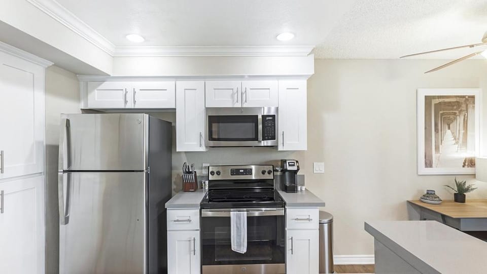 Landing Modern Apartment with Amazing Amenities (ID8313X81) Apartment in Chino