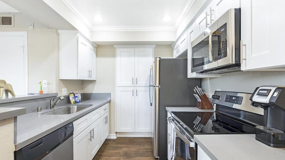 Landing Modern Apartment with Amazing Amenities (ID8313X81) Apartment in Chino