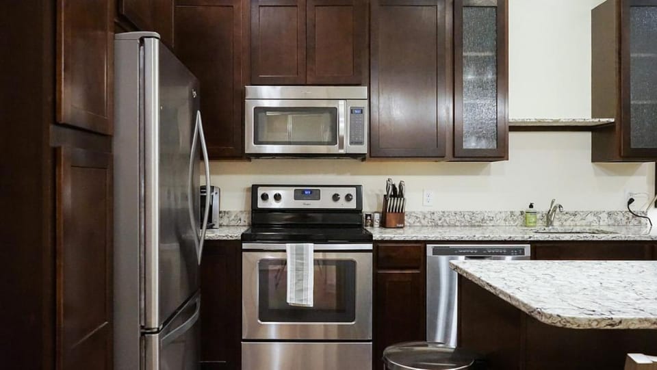 Landing Modern Apartment with Amazing Amenities (ID8398X48) Apartment in Omaha
