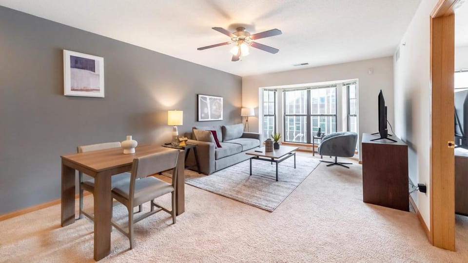 Landing Modern Apartment with Amazing Amenities (ID1223X281) Apartment in Milwaukee