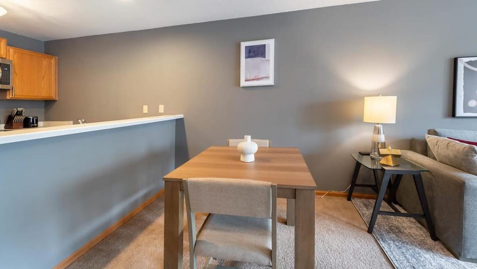 Landing Modern Apartment with Amazing Amenities (ID1223X281) Apartment in Milwaukee