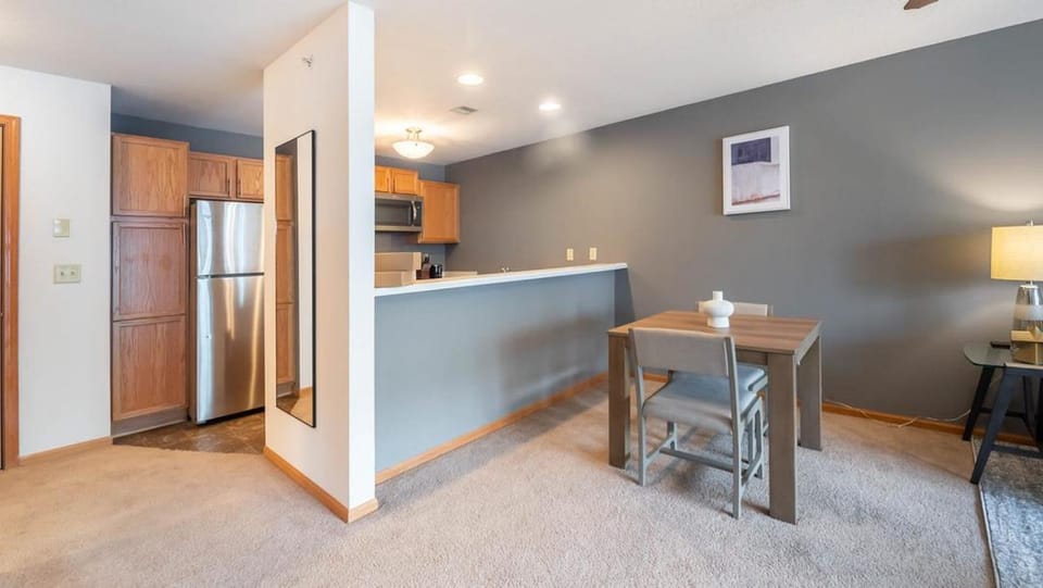 Landing Modern Apartment with Amazing Amenities (ID1223X281) Apartment in Milwaukee