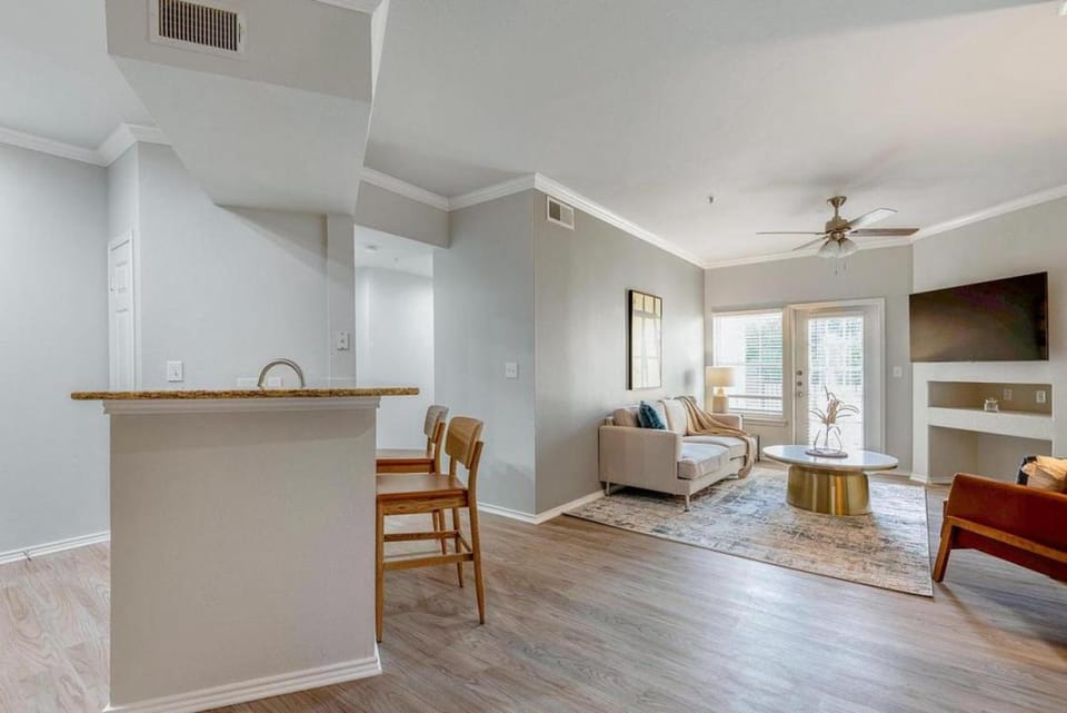 Landing Modern Apartment with Amazing Amenities (ID2249) Apartment in Lakeway