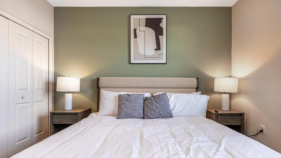 Landing Modern Apartment with Amazing Amenities (ID8457X09) Apartment in Fort Myers