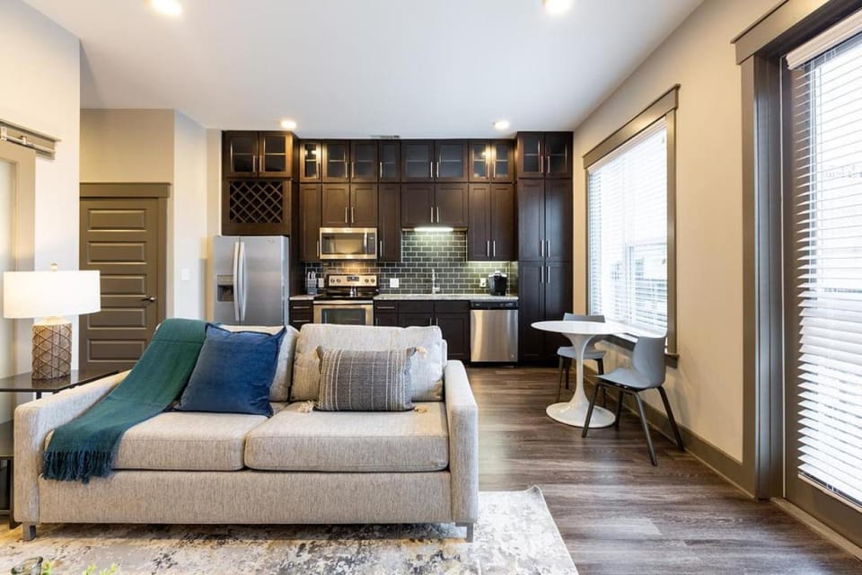 Landing Modern Apartment with Amazing Amenities (ID3132) Apartment in Dallas