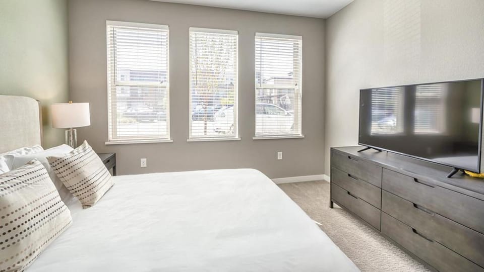 Landing Modern Apartment with Amazing Amenities (ID2113X99) Apartment in Commerce City