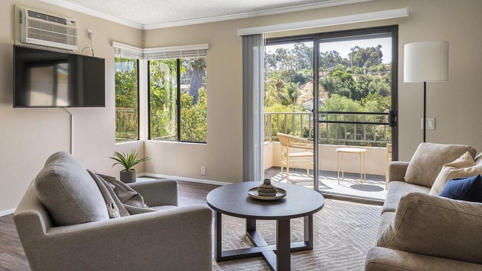 Landing Modern Apartment with Amazing Amenities (ID1014X289) Apartment in Bonita