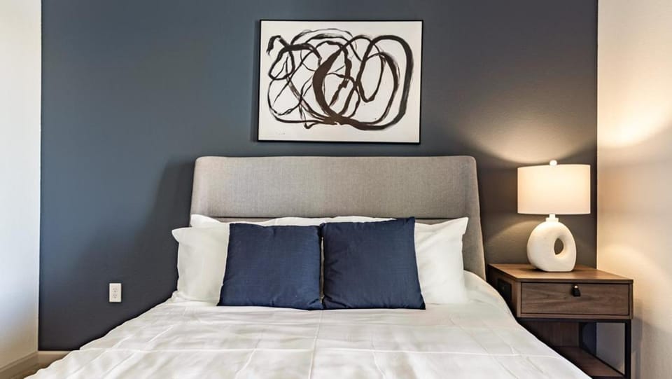 Landing Modern Apartment with Amazing Amenities (ID7813X12) Apartment in Aurora