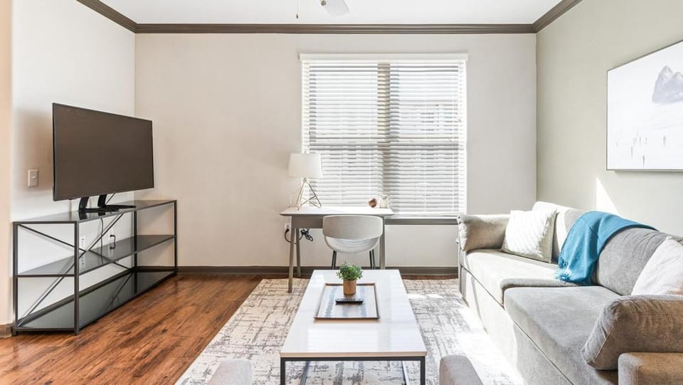 Landing Modern Apartment with Amazing Amenities (ID5207X82) Apartment in Lake Austin