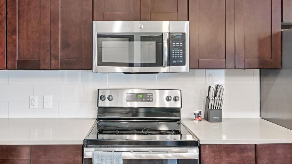 Landing Modern Apartment with Amazing Amenities (ID5207X82) Apartment in Lake Austin