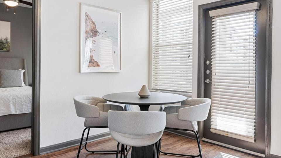 Landing Modern Apartment with Amazing Amenities (ID5207X82) Apartment in Lake Austin