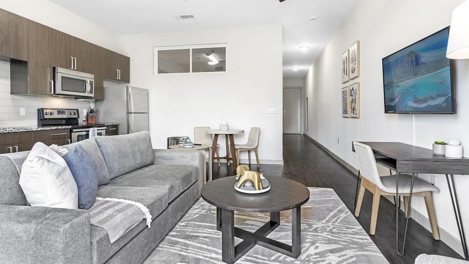 Landing Modern Apartment with Amazing Amenities (ID8299X83) Apartment in San Antonio