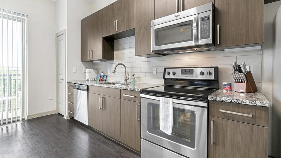 Landing Modern Apartment with Amazing Amenities (ID8299X83) Apartment in San Antonio