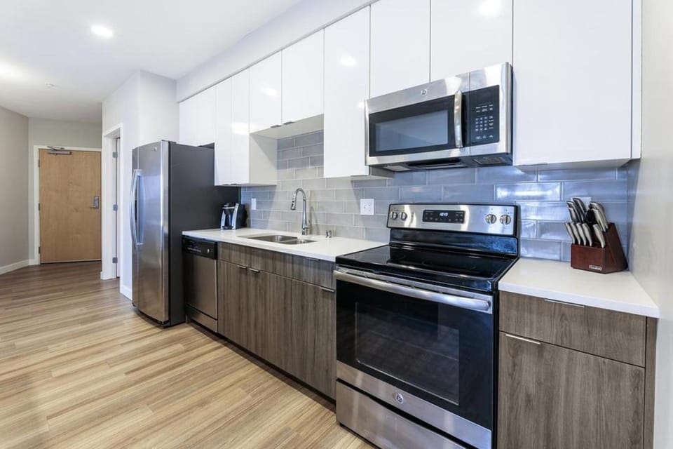 Landing Modern Apartment with Amazing Amenities (ID1979X34) Apartment in Golden Valley