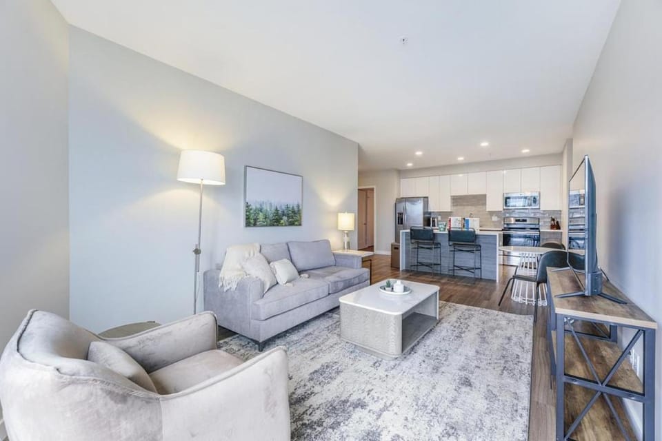 Landing Modern Apartment with Amazing Amenities (ID1979X34) Apartment in Golden Valley