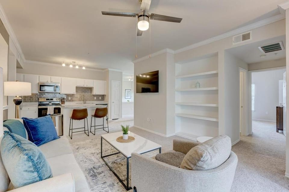 Landing Modern Apartment with Amazing Amenities (ID4339X4) Apartment in Euless
