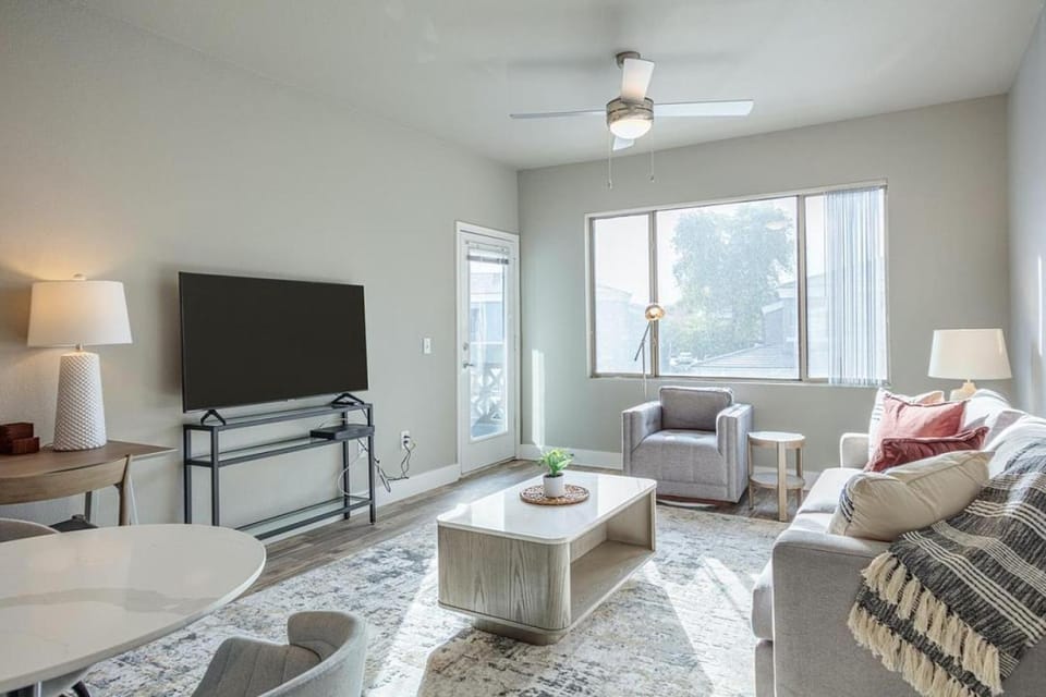 Landing Modern Apartment with Amazing Amenities (ID8723X6) Apartment in Phoenix