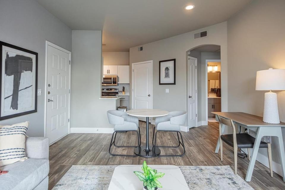 Landing Modern Apartment with Amazing Amenities (ID8723X6) Apartment in Phoenix