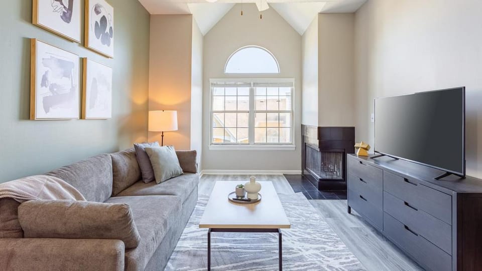 Landing Modern Apartment with Amazing Amenities (ID1193X713) Apartment in Indianapolis