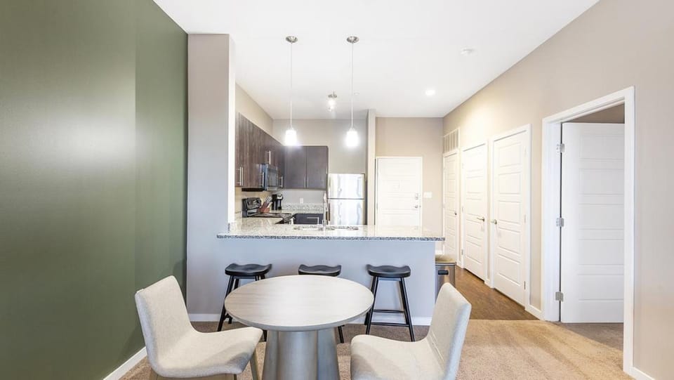 Landing Modern Apartment with Amazing Amenities (ID7010X69) Apartment in Fort Wayne