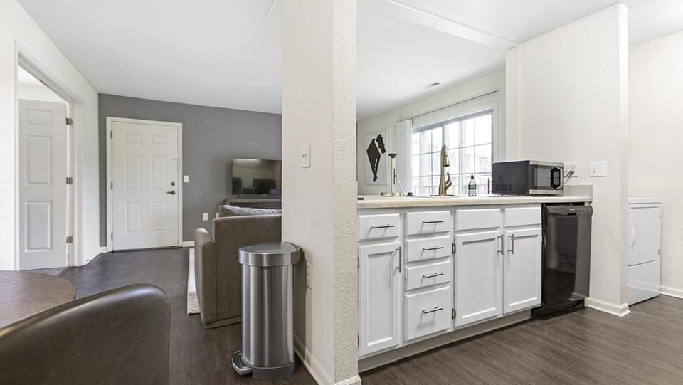 Landing Modern Apartment with Amazing Amenities (ID8565X20) Apartment in Fort Wayne