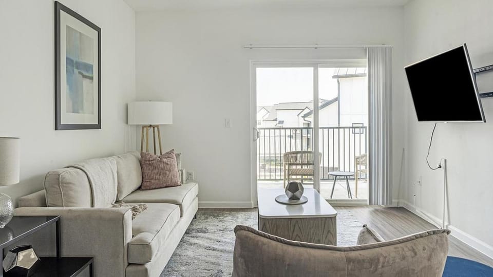 Landing Modern Apartment with Amazing Amenities (ID1388X815) Apartment in Windemere