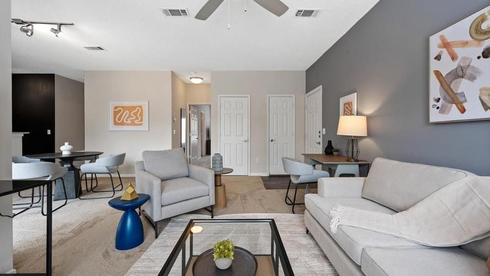 Landing Modern Apartment with Amazing Amenities (ID8439X05) Apartment in Brentwood