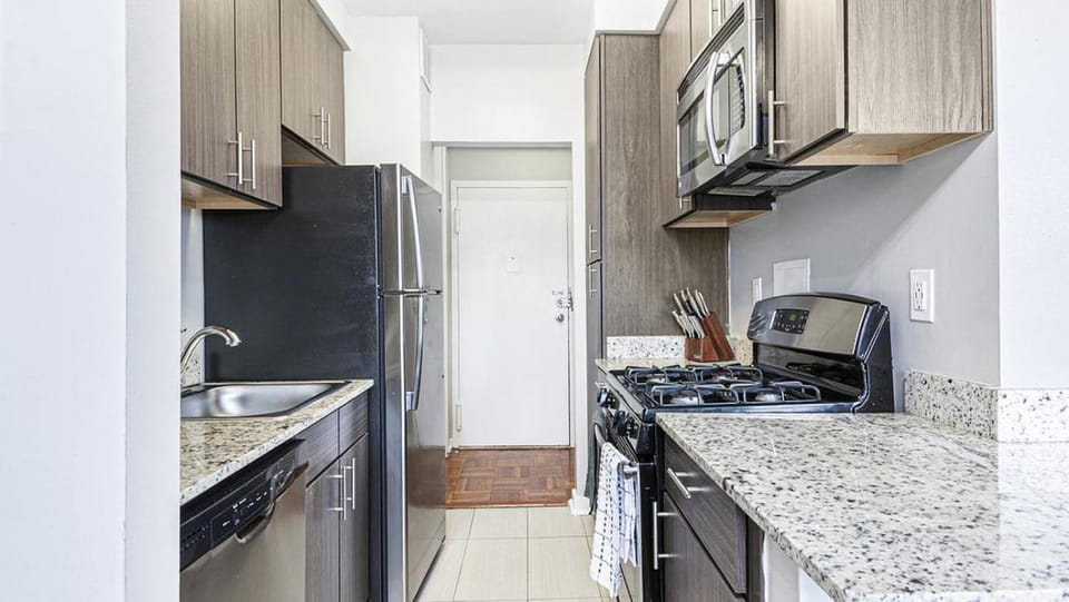 Landing Modern Apartment with Amazing Amenities (ID9104X34) Apartment in Belle Haven