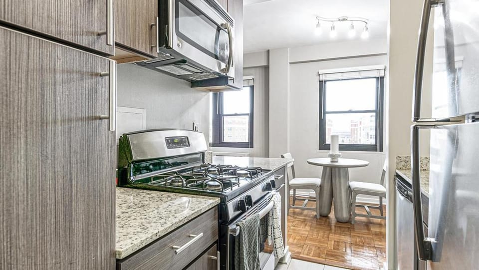 Landing Modern Apartment with Amazing Amenities (ID9104X34) Apartment in Belle Haven